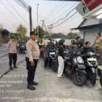 Polsek Selat Laksanakan Pengamanan dan Pengaturan Lalu Lintas di Tengah Antrean BBM Pertamax