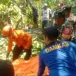 Babinsa dan Basarnas Bersinergi Evakuasi Lansia yang Ditemukan di Jurang Desa Sangkan Gunung