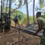Perkuat Kemanunggalan TNI dan Rakyat, Satgas TMMD 130 Kodim Sumba Barat Gotong Royong Bangun Sarana Air Bersih