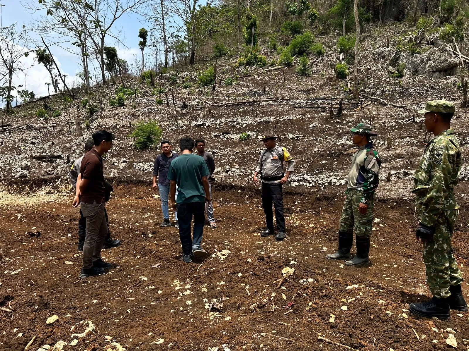 Wujudkan Pembangunan Merata, Satgas TMMD 130 Sumba Barat Buka Jalan untuk Tingkatkan Kesejahteraan Warga