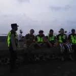 Sinergi Babinsa, Bhabinkamtibmas dan Pecalang Amankan Rangkaian Piodalan Pura Dalem Segara