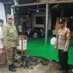 Ratusan Jemaah Ikuti Sholat Jumat, Babinsa Bersama Bhabinkamtibmas Lancarkan Arus Lalu Lintas
